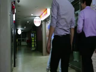 【韩国伦理】开出租的小伙实现男人的梦想和三个风情美女住在一起过性福生活-爽嗨啊